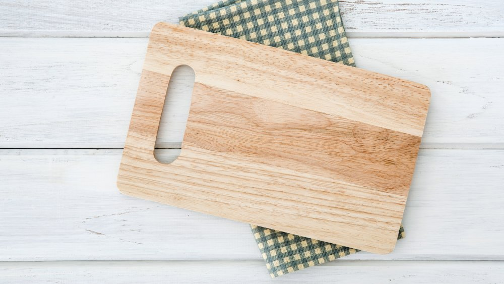 How To Clean A Wood Cutting Board Guide
